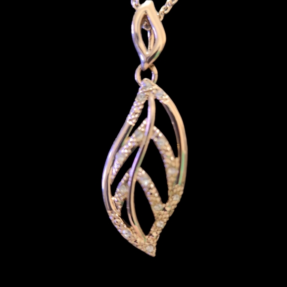 Vintage Metal Leaf Charm Necklace 19" Lot 10 - Picture 3 of 3